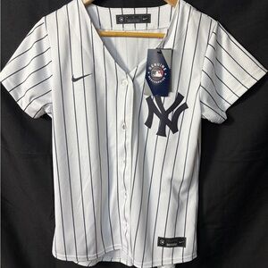 NWT Nike MLB Yankees Pinstripe Jersey Women’s medium Giraldi Cole Voit Fielder